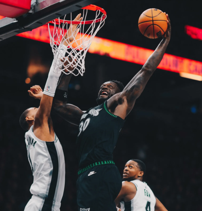 开云-文班37+15+5帽创NBA历史第一神迹！马刺2-1复仇森林狼，麦丹22中5